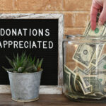 お金を寄付すると税金対策になる？寄付金控除について解説！