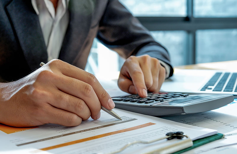 資金調達の長期借入金と短期借入金の違いは何？