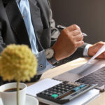 会社設立は「税理士」「司法書士」「行政書士」誰に頼む？