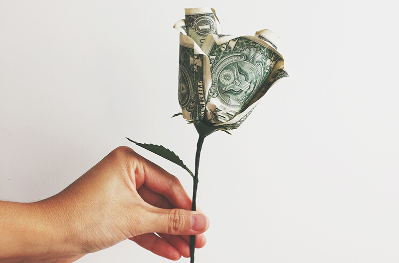 貢いでもらったお金に税金がかかるって本当？