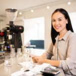 売上や利益に関わってくる税金について法人と個人事業主の2パターン紹介！