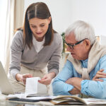 決算前に商品券を大量に購入して節税した人の末路