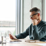 令和４年度の雇用保険料率は年度途中で段階的に引き上げ