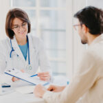 マイナンバーカードを健康保険証として使うと診察料が高くなる？