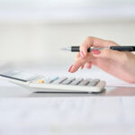 期中で適格請求書発行事業者となる免税事業者の経理