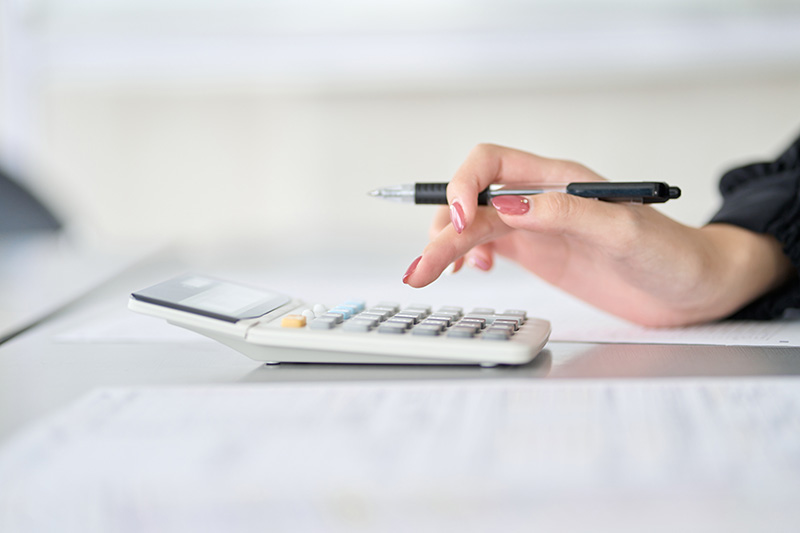 期中で適格請求書発行事業者となる免税事業者の経理