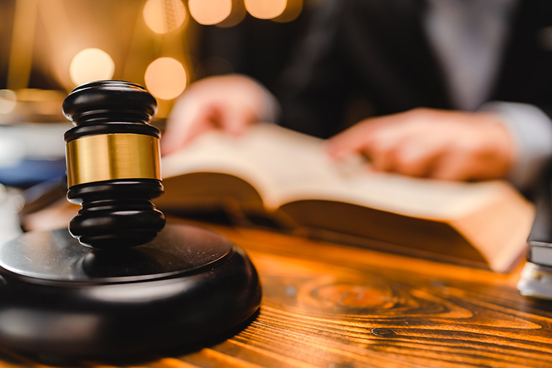 給料の差押えと会社の対応