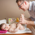 男性の育児休業取得義務化から1年たって取得率も向上