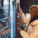 インバウンドと人手不足の解消に免税自動販売機とは